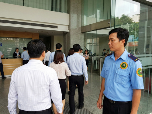 Số lượng nhân viên bảo vệ cần triển khai là bao nhiêu? - 6